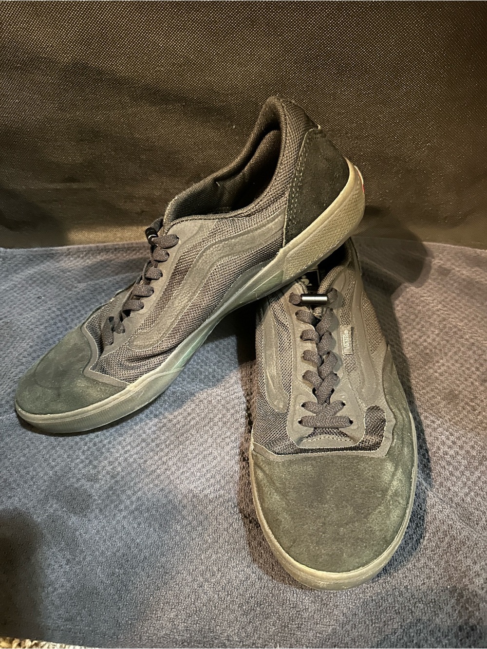 Men’s 11 Black Vans AVE Pro Skate Shoes